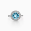Anillo en platino con una aguamarina y diamantes