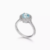 Anillo en platino con una aguamarina y diamantes